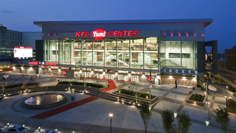 肯塔基州路易維爾的KFC Yum! Center球館有可能成為暴龍來季的主場。（圖／翻攝自推特）