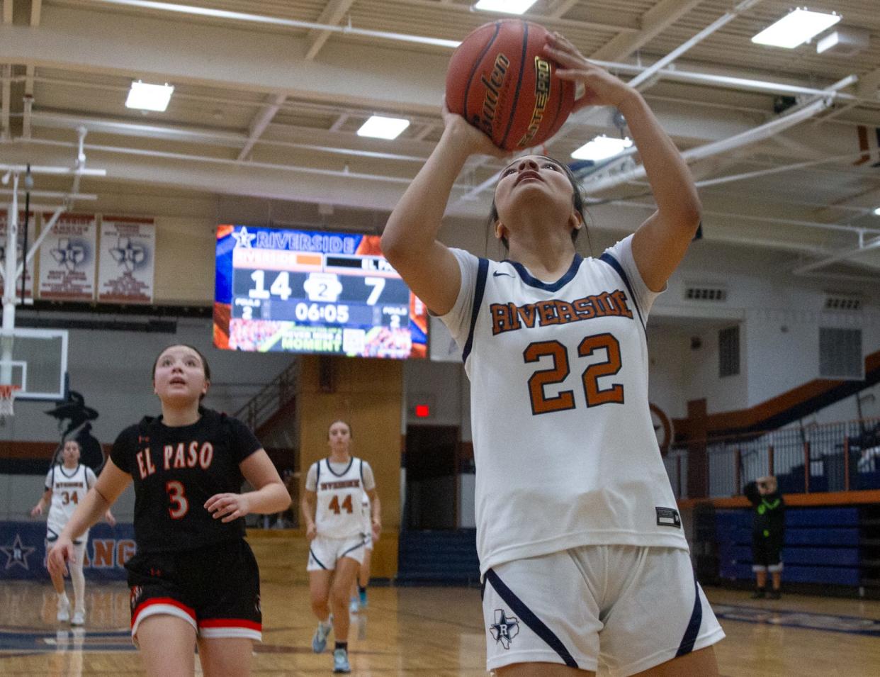 Riverside's Hazel Veloz goes up for a layup against El Paso at Riverside High School on Dec. 5, 2023.