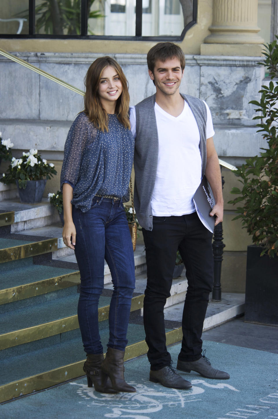 Ana de Armas y Marc Clotet, su esposo en ese momento, llegaban al Hotel María Cristina, durante el Festival Internacional de Cine de San Sebastián número 59, el 20 de septiembre de 2011, en San Sebastián, España. (Foto de Carlos Alvarez/Getty Images)