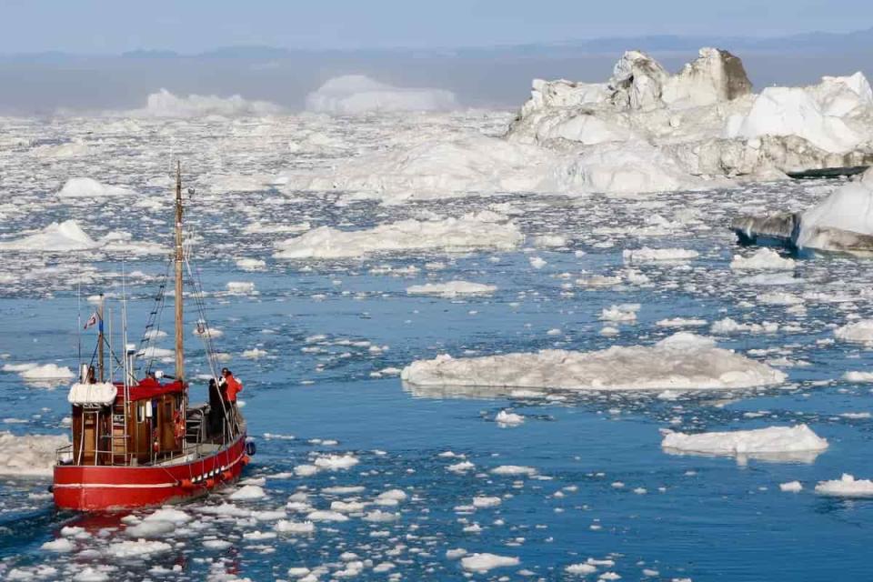 obtienen hielos de glaciares y los venden a millonarios en Dubai