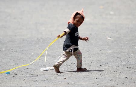 A displaced girl from Hodeidah city walks at a school where displaced people live, in Sanaa, Yemen June 22, 2018. REUTERS/Mohamed al-Sayaghi