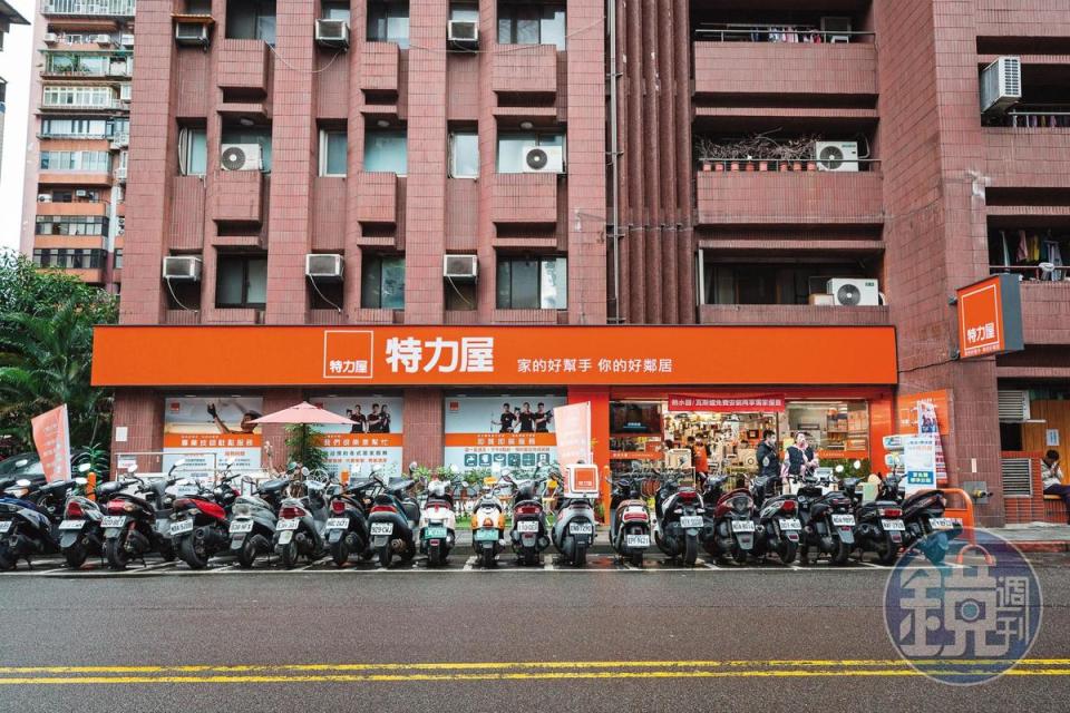 去年特力屋開始強打面積200坪以內的社區店，因地制宜提供商品，也更加強服務。