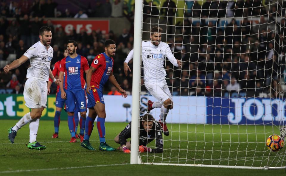 Fernando Llorente clinched a 5-4 win for Swansea with a late, late double against Palace