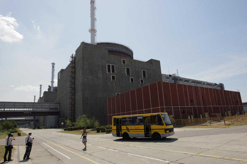 A general view of the Zaporizhzhia nuclear power station in Ukraine in this June 12, 2008 file photo. REUTERS/Stringer (UKRAINE - Tags: ENERGY)