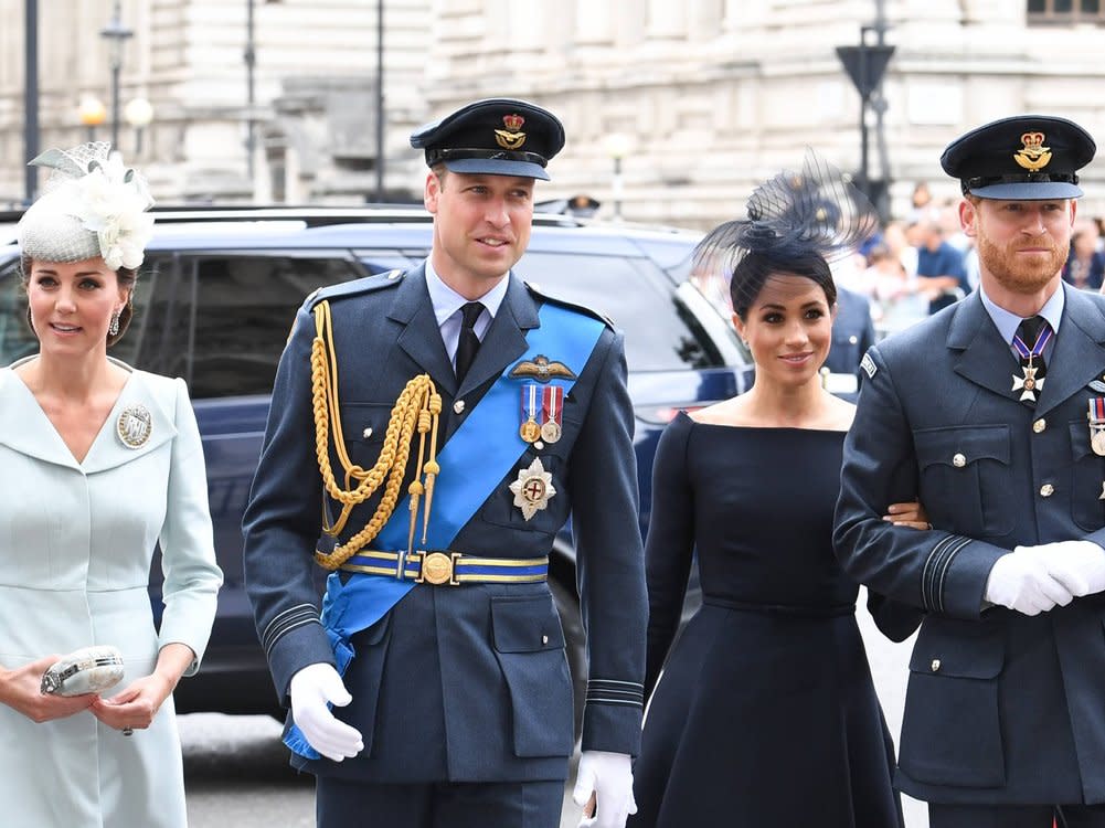 Prinzessin Kate und Prinz William scheinen über die Netflix-Doku von Herzogin Meghan und Prinz William (v.l.n.r.) "not amused" zu sein. (Bild: imago/PA Images)
