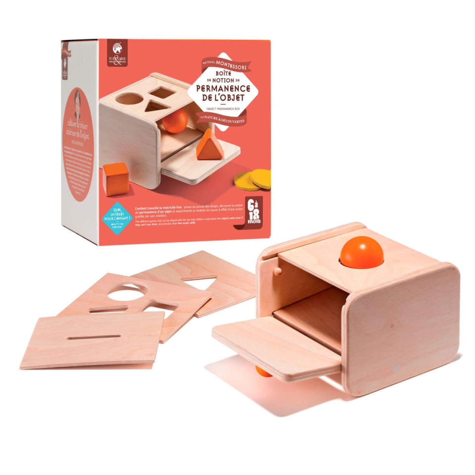 <p><b>Prix :</b> <a rel="nofollow noopener" href="http://www.natureetdecouvertes.com/enfant/materiel-montessori/eveil-sensoriel/boite-de-notion-de-permanence-de-l-objet-31152360" target="_blank" data-ylk="slk:30 €. 6 à 18 mois.;elm:context_link;itc:0;sec:content-canvas" class="link ">30 €. 6 à 18 mois.</a><br>Cette boîte permet à l’enfant de travailler sa dextérité, d’apprendre à différencier les formes et de comprendre que les objets ne disparaissent pas, grâce à une petite trappe qui engloutit puis libère ces derniers. Les objets sont fabriqués à partir de produits naturels (bois et coton biologique).</p>