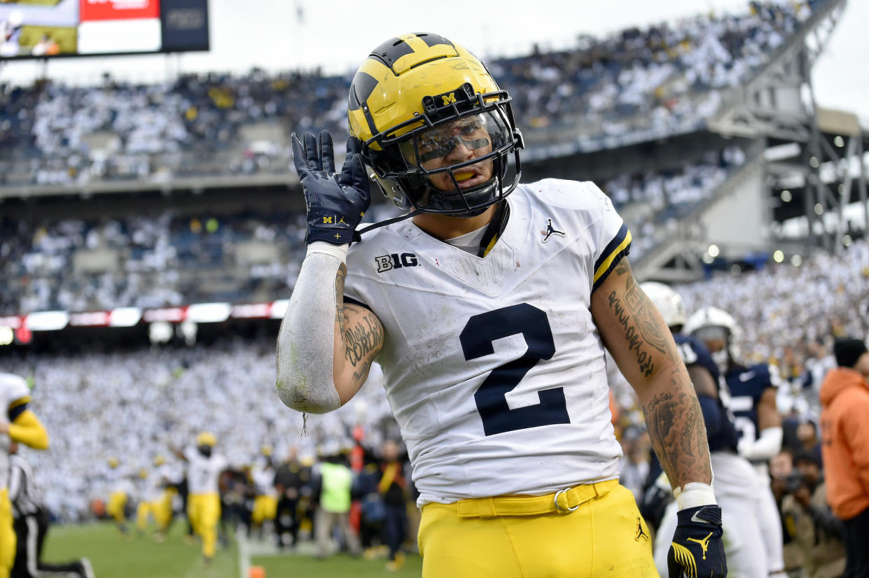 Wolverines RB Blake Corum had a huge day, with 145 rushing yards and 2 TD. (Randy Litzinger/Icon Sportswire via Getty Images)