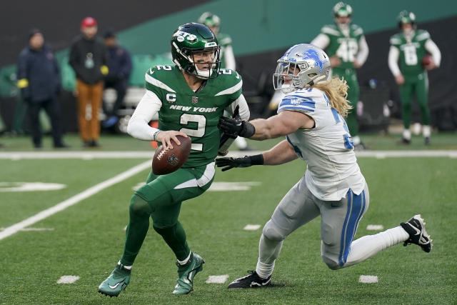 East Rutherford, New Jersey, USA. 5th Dec, 2021. Philadelphia Eagles  offensive lineman JOSH SWEAT (94) sacks New York Jets quarterback ZACH  WILSON (2) at MetLife Stadium in East Rutherford New Jersey Philadelphia