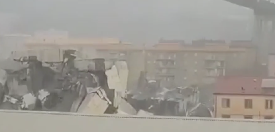 Eyewitness footage shows the remains of the collapsed bridge in Genoa. (Facebook/sosemergenza)