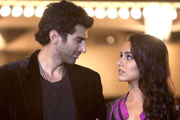 Shraddha Kapoor and Aditya Roy Kapoor: They looked very much a couple when they were promoting their debut film, Ashiqui2 but something was wrong thereafter. We are sure, there’s more to this love story that is yet to unfold.