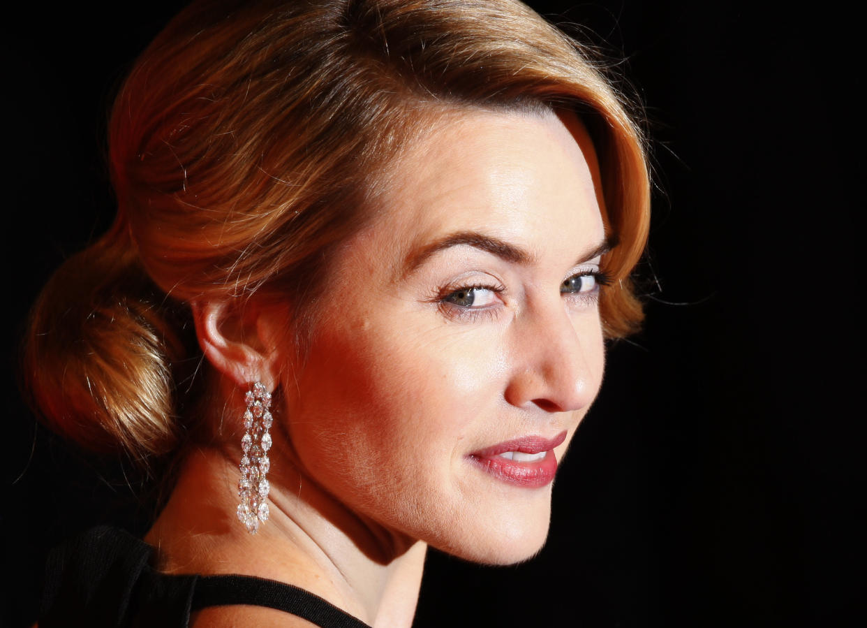 British actress Kate Winslet arrives for the 2009 BAFTA (British Academy of Film and Television Arts) awards ceremony at the Royal Opera House, in London February 8, 2009. REUTERS/Stephen Hird     (BRITAIN)