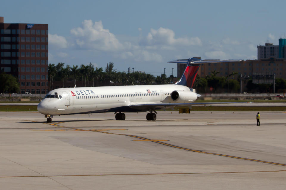 Delta fliegt weder die abgebildete MD-88 noch die dreimotorige Boeing 727, die Stephens ebenfalls als Kapitän führte. - Copyright: SOPA Images / Kontributor / Getty Images