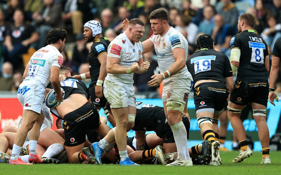 Sam Simmonds of Exeter Chiefs celebrates their victory with team mate Dave Ewers during the Gallagher Premiership Rugby match between Wasps and Exeter Chiefs at The Coventry Building Society Arena on October 16, 2021 in Coventry, England. - GETTY IMAGES
