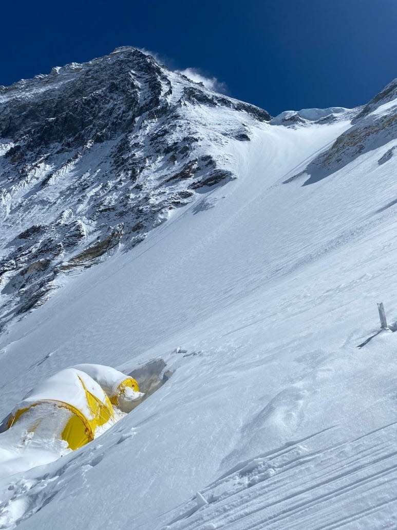  Das Lager 3 auf dem Everest befindet sich an der Lhotse-Wand, die sehr steil ist. Die Beseitigung von Müll in diesem Gebiet sei sehr gefährlich, so Madison. - Copyright: Madison Mountaineering