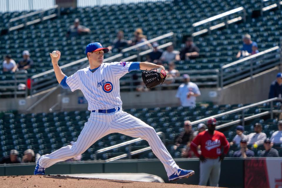 Kyle Hendricks lanza para los Iowa Cubs durante un partido contra Louisville en Principal Park el 27 de abril.