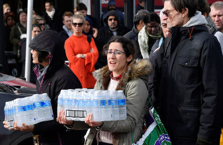 Local residents collect bottled water distributed by Thames Water after mains supplies to homes were cut off following bad weather, in Balham, south London, March 5, 2018. REUTERS/Toby Melville