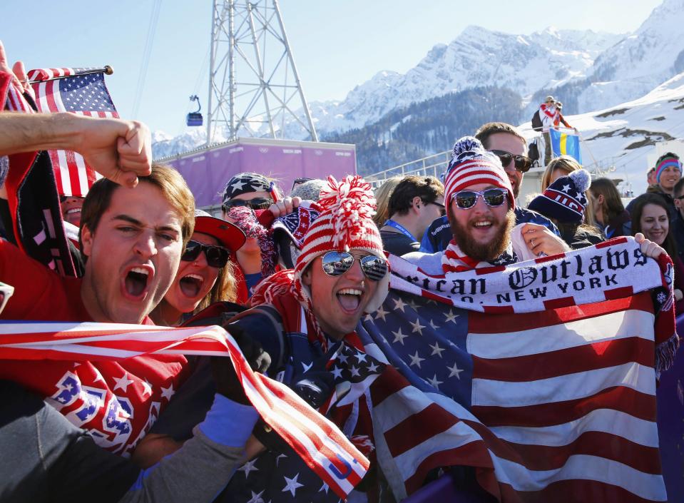 U.S. fans cheer during the men's freestyle skiing slopestyle finals at the 2014 Sochi Winter Olympic Games in Rosa Khutor February 13, 2014. REUTERS/Lucas Jackson (RUSSIA - Tags: SPORT SKIING OLYMPICS)