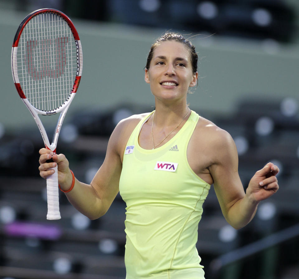 La alemana Andrea Petkovic tras vencer a la española MaríaTeresa Torro Flor en el torneo de Miami el miércoles 19 de marzo de 2014. (AP Foto/Luis M. Alvarez)