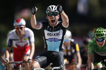 Etixx-Quick Step rider Mark Cavendish of Britain celebrates as he crosses the finish line to win the 190.5-km (118.4 miles) 7th stage of the 102nd Tour de France cycling race from Livarot to Fougeres, France, July 10, 2015. REUTERS/Benoit Tessier