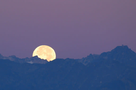 The shallow ecliptic on September evenings causes the nearly full moon to occupy the same patch of sky for several evenings in a row. Astrophotographer Diane Ottosen contributed a shot of the Harvest Moon over