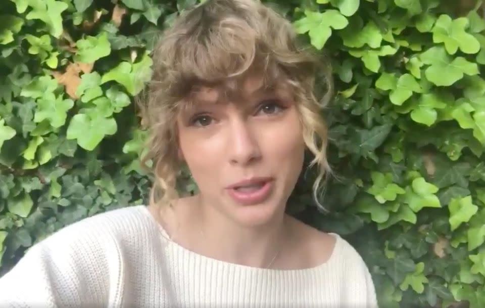 Taylor was rocking a major throwback look in the video message. Source: Twitter