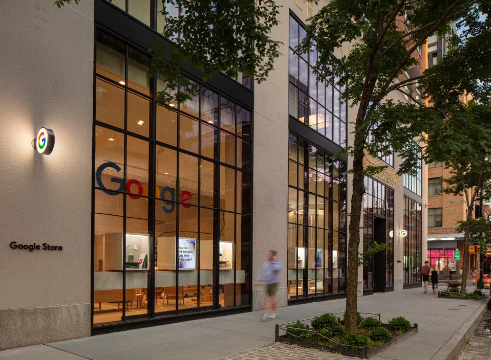 <p>Google Store Chelsea. Exterior facade.</p>
