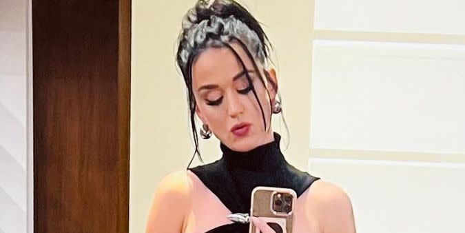 Katy Perry wore a spaceship as a top – then had a wardrobe malfunction