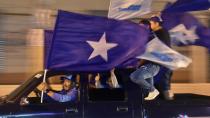 <p>Supporters of Honduran President and presidential candidate Juan Orlando Hernandez celebrate in Tegucigalpa, on Nov. 29, 2017. (Photo: Rodrigo Arangua/AFP/Getty Images) </p>