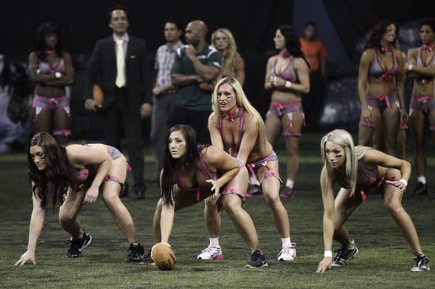 Des joueuses de l'association de l'Ouest de la Lingerie Football League, lors d'une séances d'entraînement au Mexique, le 3 mai dernier. Les joueuses des deux associations se sont affrontées lors d'un match amical le week-end dernier. REUTERS/Henry Romero