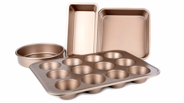 Assorted carbon steel bakeware