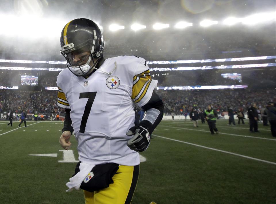 Ben Roethlisberger announced on Twitter that he informed the Pittsburgh Steelers he’ll be back in 2017. (AP)