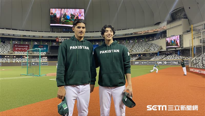 巴基斯坦帥哥投手揚（Amaan Jan Khan）（右）。（圖／記者張沛嘉攝影）