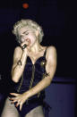 <p>Vor allem auf der “Who’s That Girl”-Tour kam Madonnas Vorliebe für Korsetts zur Geltung – hier kombiniert mit blonder Marilyn-Monroe-Frisur und Quasten an der Brust. (Bild: Getty Images) </p>