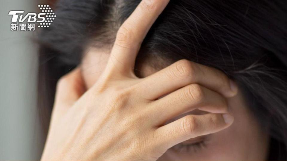 頭痛可能是腦動脈瘤受到壓迫。（示意圖，非當事人／shutterstock達志影像）