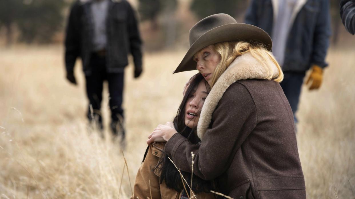  Monica Asbille and Kelly Reilly in Yellowstone. 