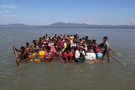 FILE PHOTO: Rohingya refugees cross the Naf River with an improvised raft to reach to Bangladesh at Sabrang near Teknaf, Bangladesh November 10, 2017. REUTERS/Mohammad Ponir Hossain/File Photo