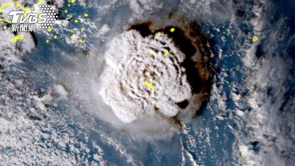 東加附近海域的海底火山在今年1月爆發，釀海嘯災情。（圖／達志影像美聯社）