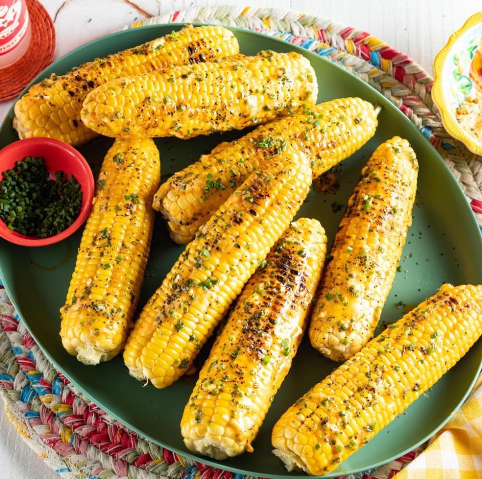 <p>The best thing about corn on the cob is just how easy it is to prepare—especially when you’re armed with this foolproof method. You won’t even need to boil the corn before grilling it! </p><p><a href="https://www.thepioneerwoman.com/food-cooking/recipes/a35939987/grilled-corn-on-the-cob/" rel="nofollow noopener" target="_blank" data-ylk="slk:Get the recipe.;elm:context_link;itc:0;sec:content-canvas" class="link "><strong>Get the recipe. </strong></a></p><p><a class="link " href="https://go.redirectingat.com?id=74968X1596630&url=https%3A%2F%2Fwww.walmart.com%2Fsearch%2F%3Fquery%3Dpepper%2Bgrinder&sref=https%3A%2F%2Fwww.thepioneerwoman.com%2Ffood-cooking%2Fmeals-menus%2Fg36353420%2Ffourth-of-july-side-dishes%2F" rel="nofollow noopener" target="_blank" data-ylk="slk:SHOP PEPPER GRINDERS;elm:context_link;itc:0;sec:content-canvas">SHOP PEPPER GRINDERS</a></p>