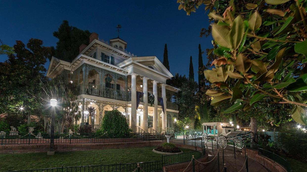  Haunted Mansion exterior. 