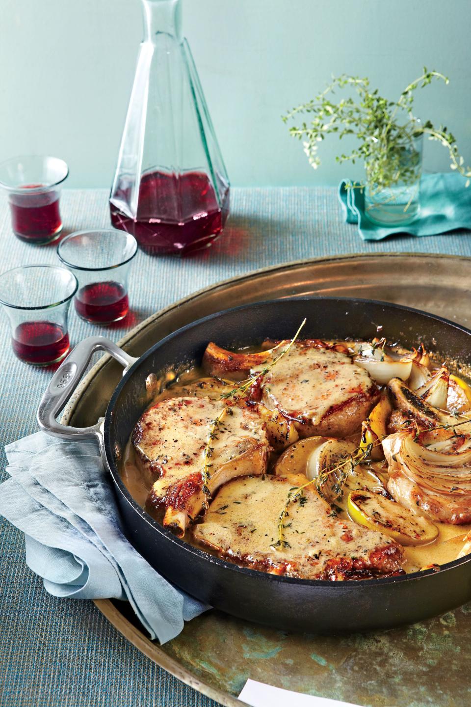 Skillet Pork Chops with Apples and Onions