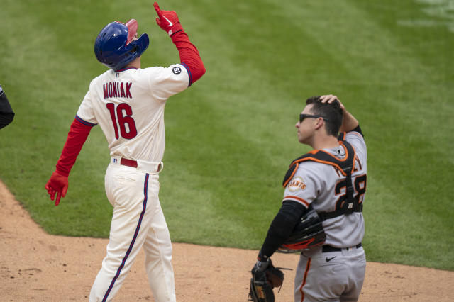 Knapp's 9th-inning single leads Phillies past Giants 6-5