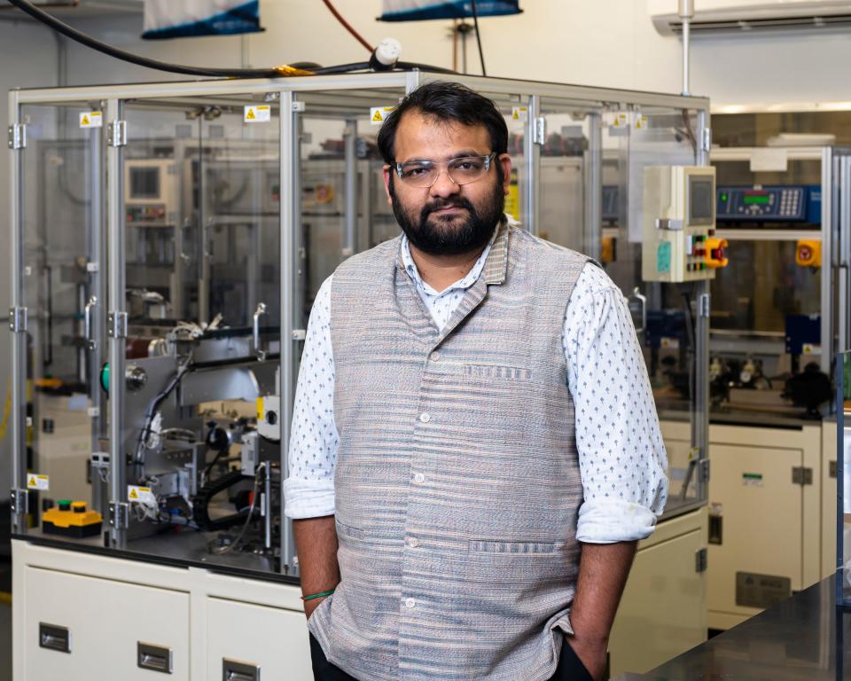 Oak Ridge National Laboratory researcher Marm Dixit led the development of an interactive tool that helps users design a solid-state, lithium-ion battery for a desired application. It won an R&D 100 award in 2022.