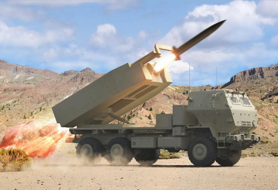 M142「海馬斯」(HIMARS)高機動火箭砲系統發射「精準打擊飛彈」(Precision Strike Missile，PrSM)。   圖：翻攝Raytheon官網