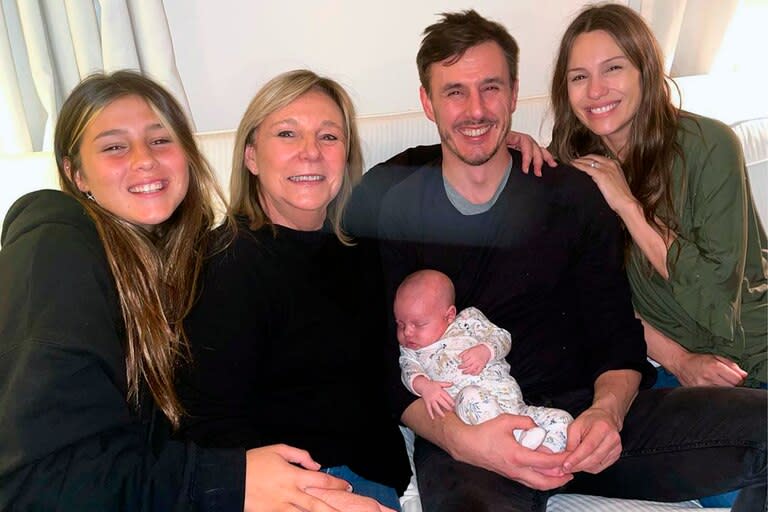 Roberto García Moritán junto a sus hijas, Pampita y su madre Lucila Fernández Llanos