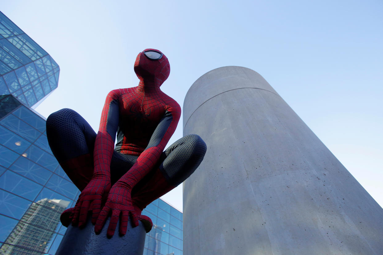 A man in a Spiderman costume poses at New York Comic Con in Manhattan, New York, U.S., October 7, 2016. REUTERS/Andrew Kelly 