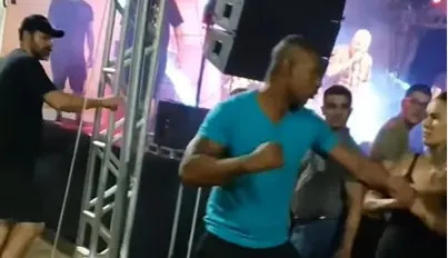 Homem agride e desmaia mulher com um soco em show em SP. (Foto: Reprodução)