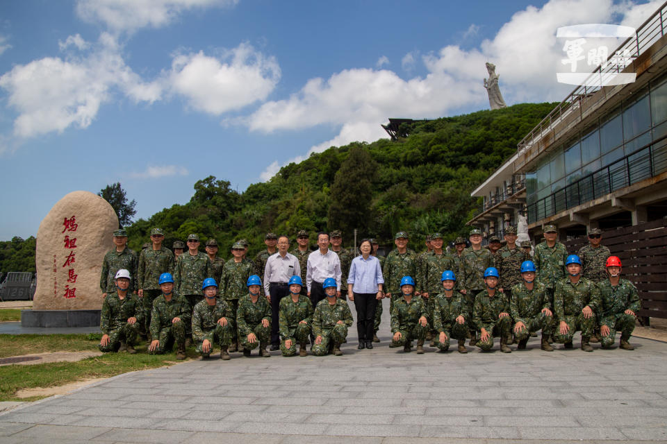 蔡英文在中秋連續假期後到馬祖視察國軍。（總統府提供）