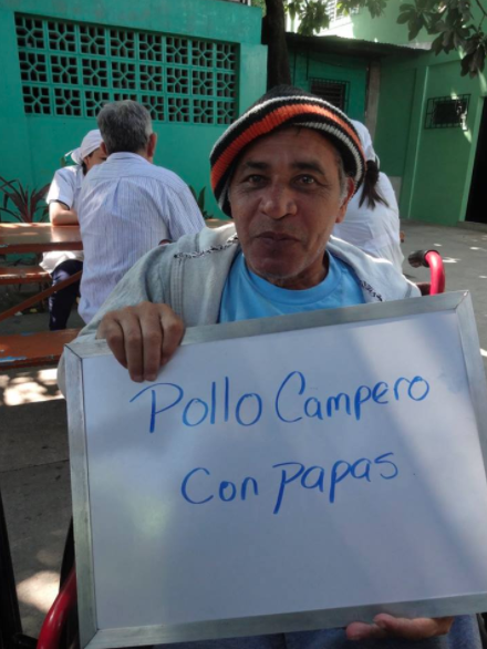 <p>Otros usuarios incluso están convocando a la cadena restaurantera Pollo Campero a participar, pues varios de estos adultos desean como regalo una comida de este lugar. </p>