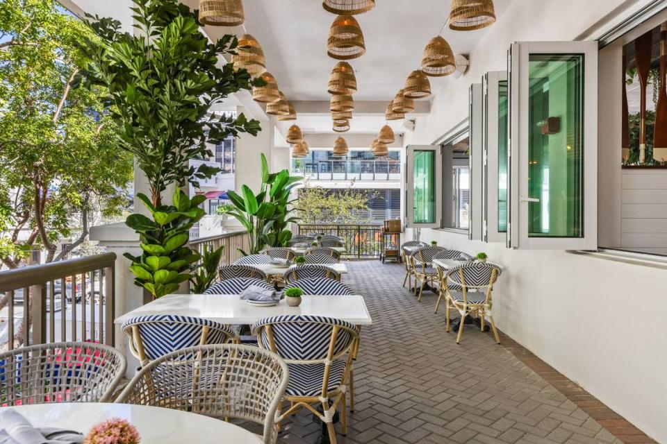 La terraza exterior de The Hampton Social, que abrirá en Mary Brickell Village.