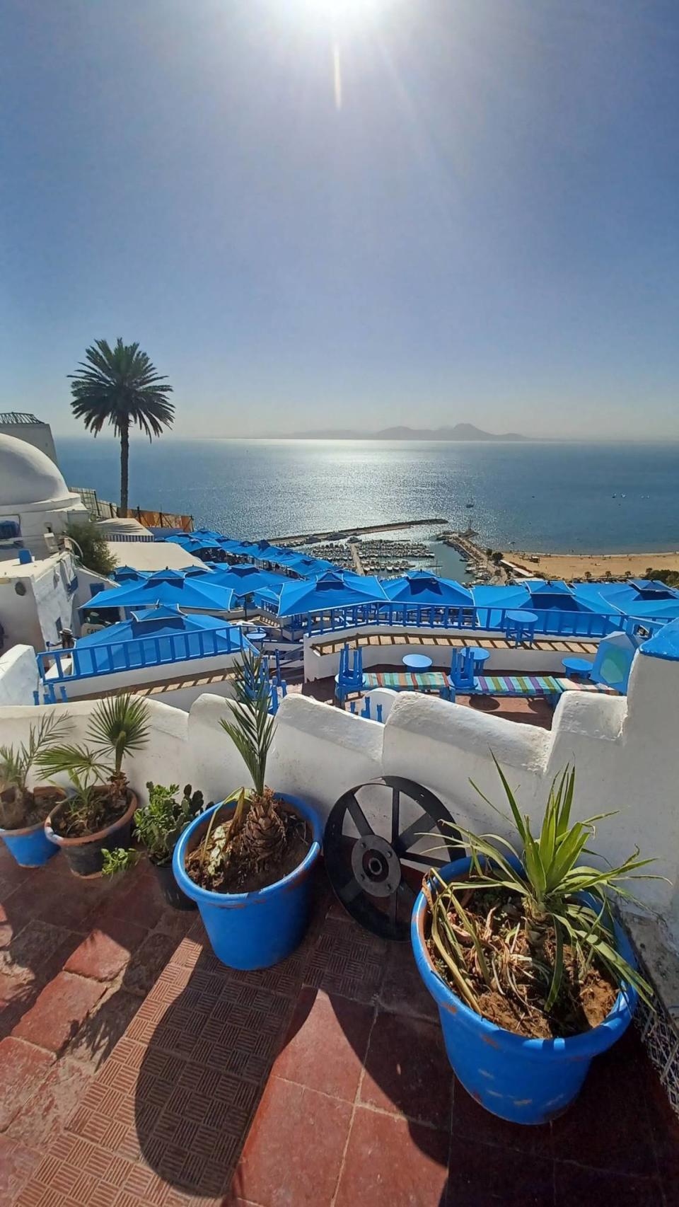 Sidi Bou Said, población de casas blancas y azules fundada por los andalusíes expulsados por los Reyes Católicos.